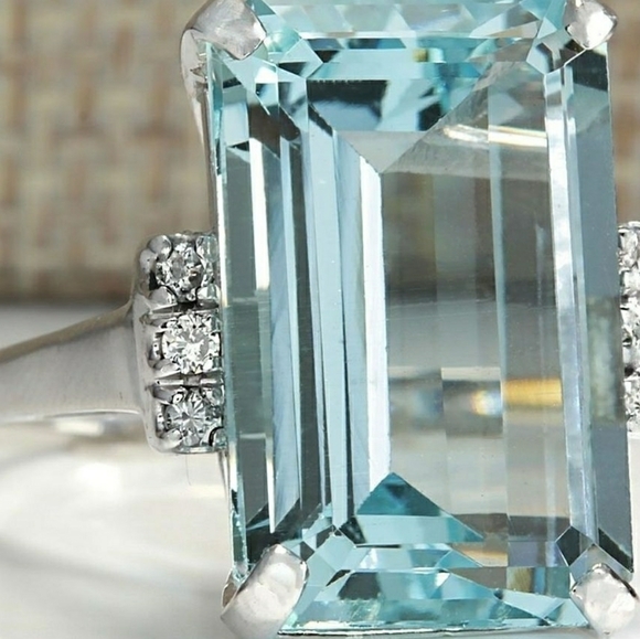 Aquarmarine ring - Picture 1 of 3